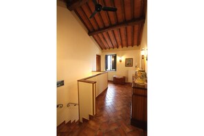 5 bedrooms, iron/ironing board, WiFi
