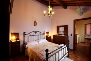 5 Schlafzimmer, Bügeleisen/Bügelbrett, WLAN