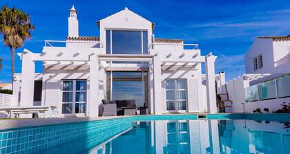 Villa w/private pool in peaceful holiday complex