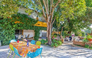 Outdoor dining - Pet friendly home in Tomares (Tomares)
