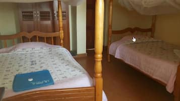 Habitación Deluxe con 2 camas individuales, no fumadores | Escritorio, sistema de insonorización, tabla de planchar con plancha
