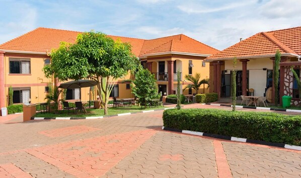 Exterior - Pavillion Hotel (Entebbe)