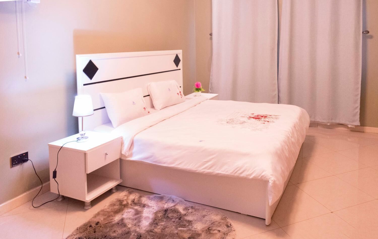 Premium bedding, minibar, desk, soundproofing