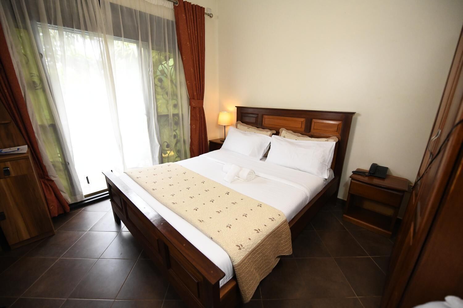 Free WiFi, bed sheets