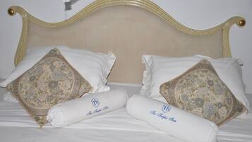 Dobbeltrom – deluxe, ikke-røyk, hageutsikt | Sengetøy av topp kvalitet, skrivebord og strykejern/-brett