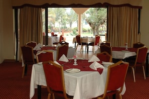 Breakfast, lunch and dinner served - Tropic Inn Hotel (Masaka)
