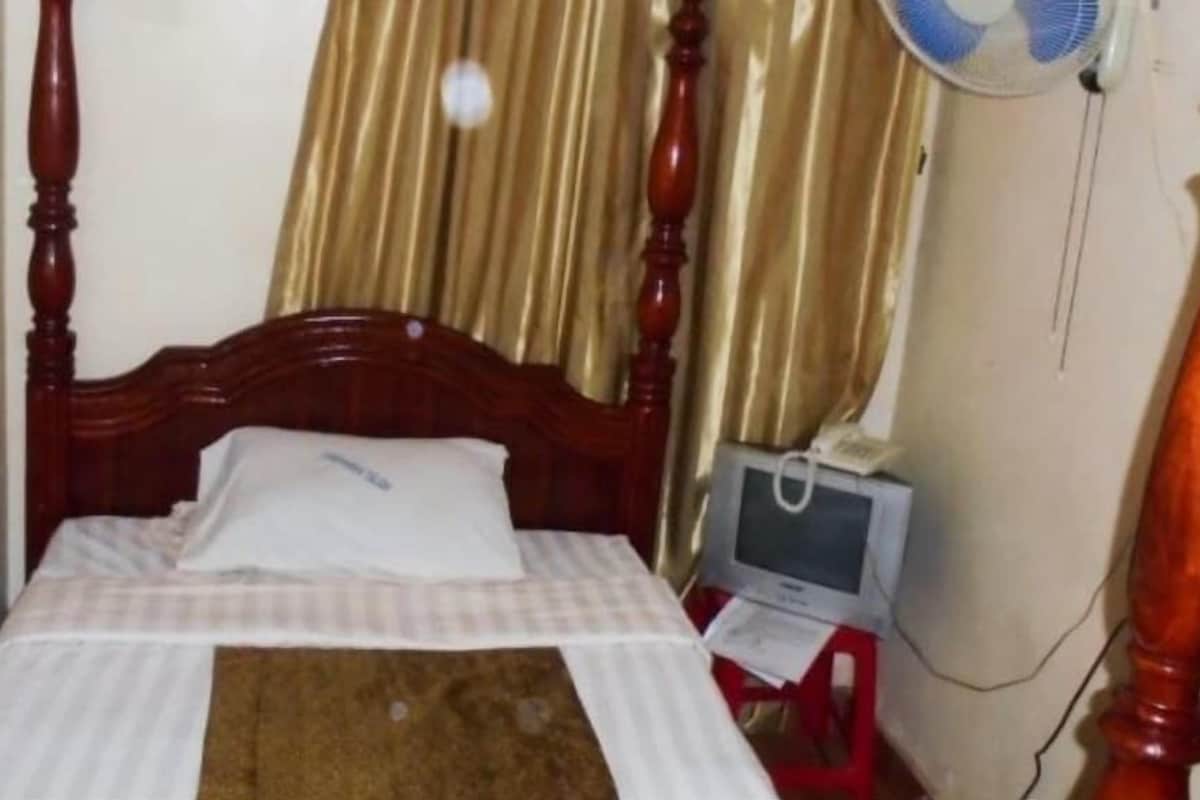 Desk, WiFi (free), bed sheets