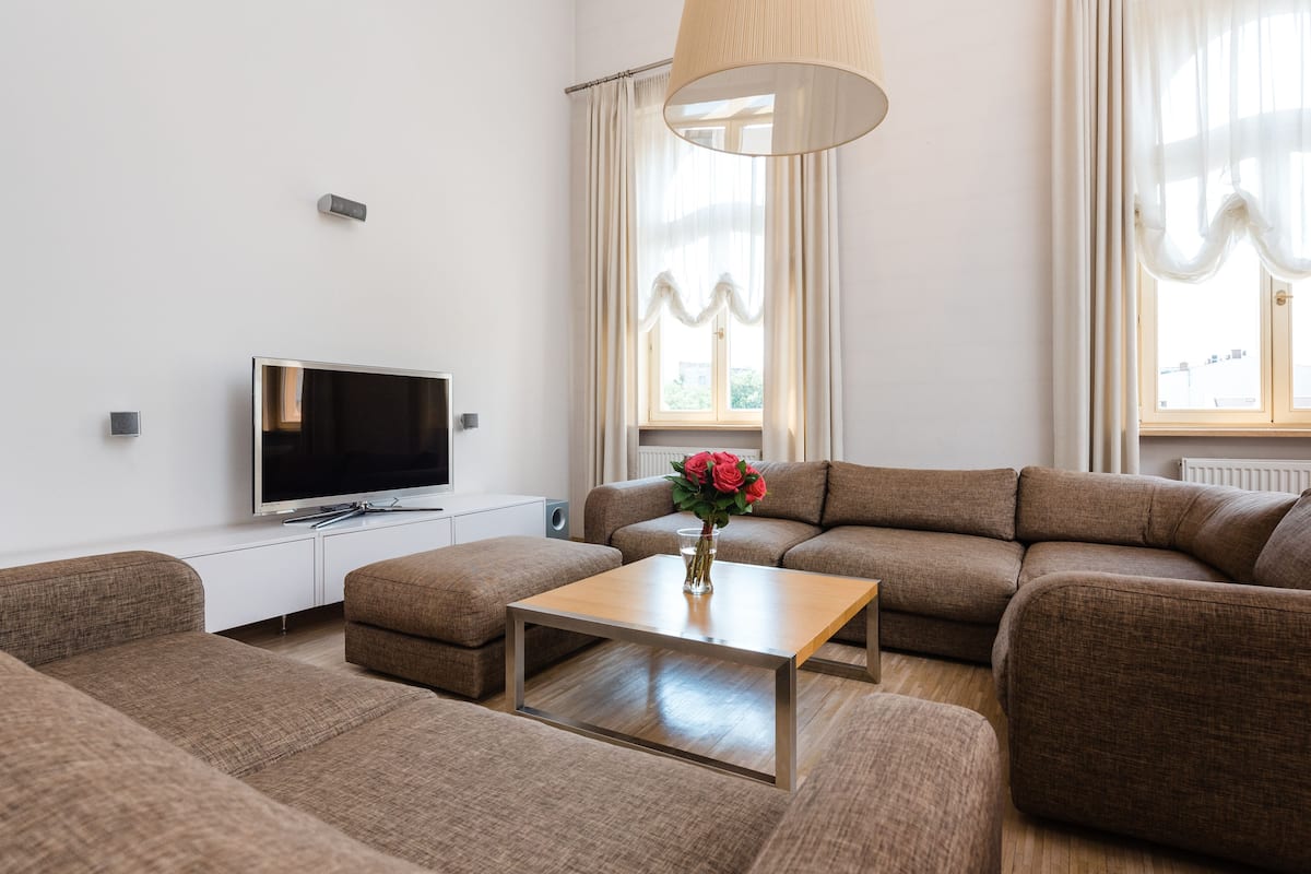 Deluxe Apartment, 2 Bedrooms, Pool Access, Tower | 1 bedroom, desk, laptop workspace, iron/ironing board