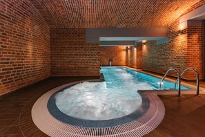 Indendørs pool