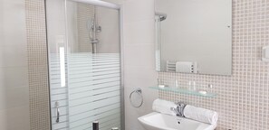 Standard Double Room, 1 Queen Bed | Bathroom shower - HOTEL LA CITADELLE (Villefranche-sur-Mer)