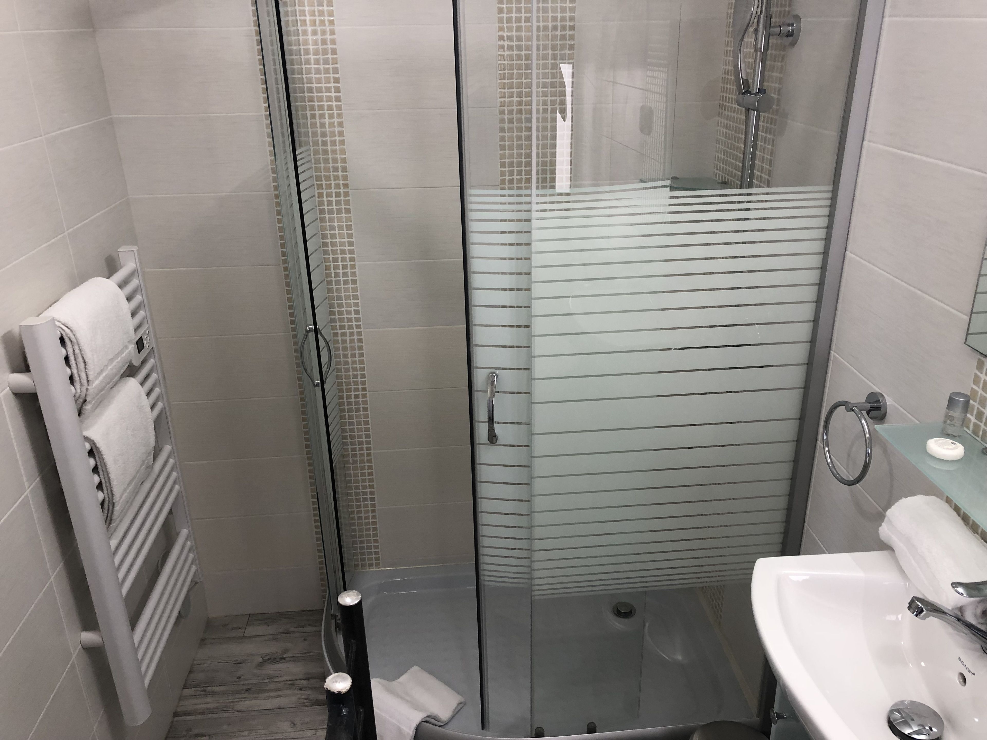 superior suite, sea view | bathroom shower
