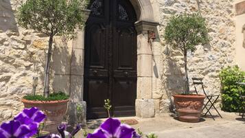 Check-in/check-out kiosk