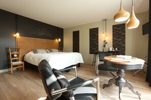 Double Room (Instant Secret) | Premium bedding, individually decorated, individually furnished, desk