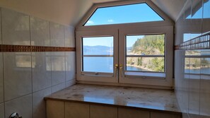 Familien-Maisonette, Whirlpool, Seeblick (Hauptgebäude) | Ausblick vom Zimmer