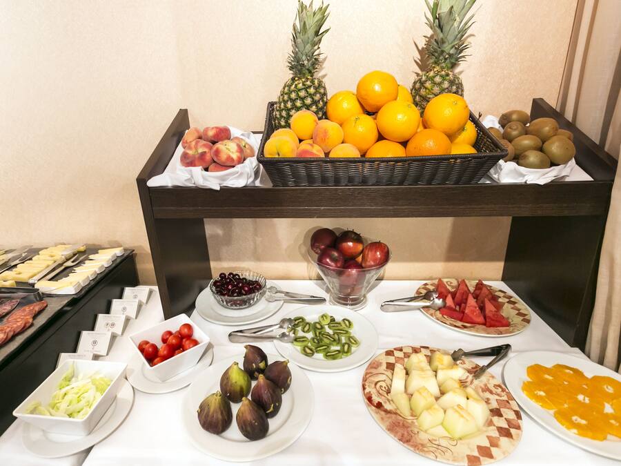 Desayuno buffet diario (EUR 14 por persona)