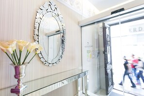 Reception - La Casa de la Trinidad Suites (Granada)