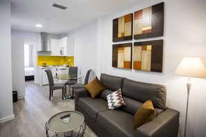 客房内保险箱、办公桌、隔音、熨斗/熨衣板