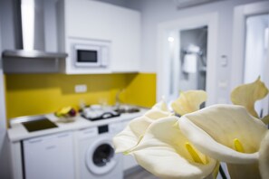 In-room safe, desk, soundproofing, iron/ironing board - La Casa de la Trinidad Suites (Granada)