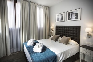 Caja de seguridad en la habitación y escritorio 