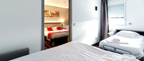 Ropa de cama de alta calidad y escritorio