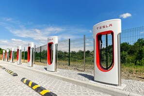 Free self parking - Hôtel Akena Besançon (Chemaudin)