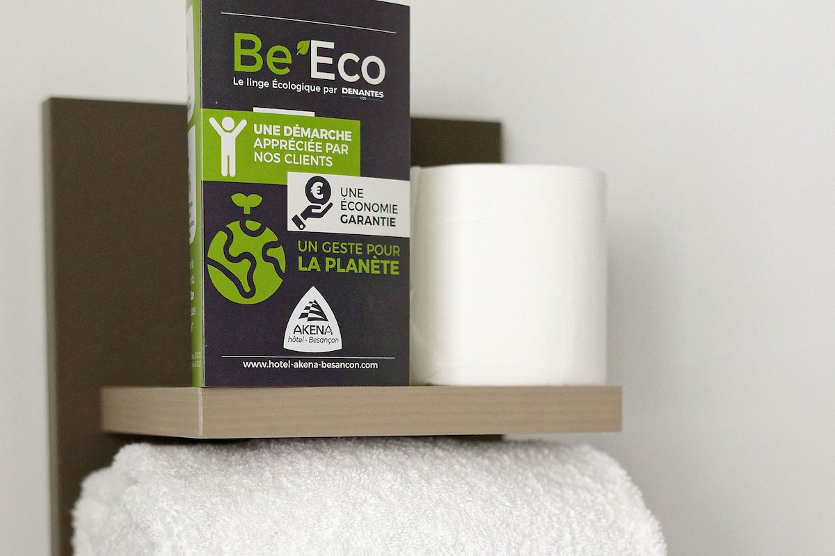 triple room | bathroom | shower, free toiletries, hair dryer, towels