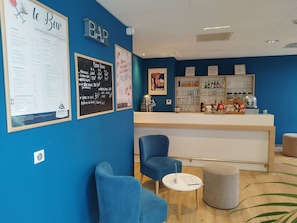 Bar (on property) - Hôtel Akena Besançon (Chemaudin)