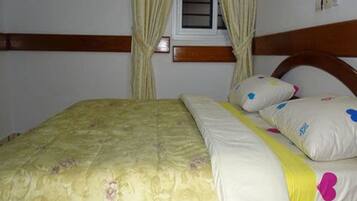 Studio, 1 Queen Bed, Non Smoking, City View