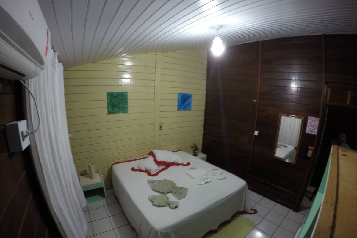 Minibar, gratis wi-fi och sängkläder