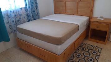 Apartment, 2 Bedrooms | Bathroom | Shower, free toiletries, towels