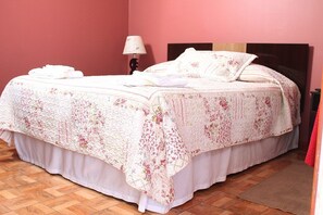 Kahden hengen standard-huone, 1 keskisuuri parisänky | 1 makuuhuone, ilmainen Wi-Fi, vuodevaatteet, pääsy pyörätuolilla