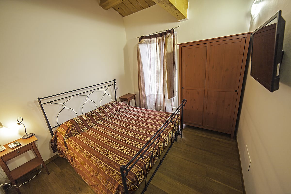 Family Suite, Hill View | Desk, free cribs/infant beds, free WiFi, bed sheets