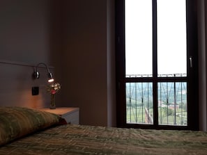 Desk, blackout drapes, free WiFi, bed sheets