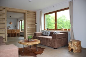 Een flatscreentelevisie