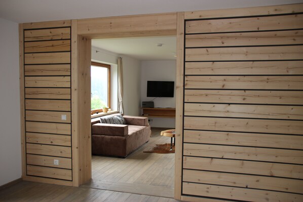 Een flatscreentelevisie