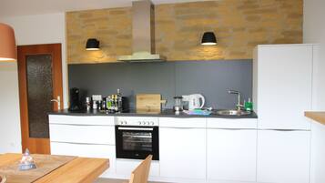 Kühlschrank, Ofen, Herdplatte, Geschirrspüler