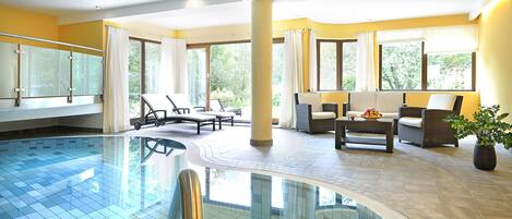 Piscine intérieure