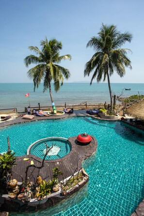 Hồ bơi ngoài trời 