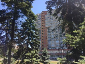 Garden - 1st Man In Space Apartments (Rostov-on-Don)