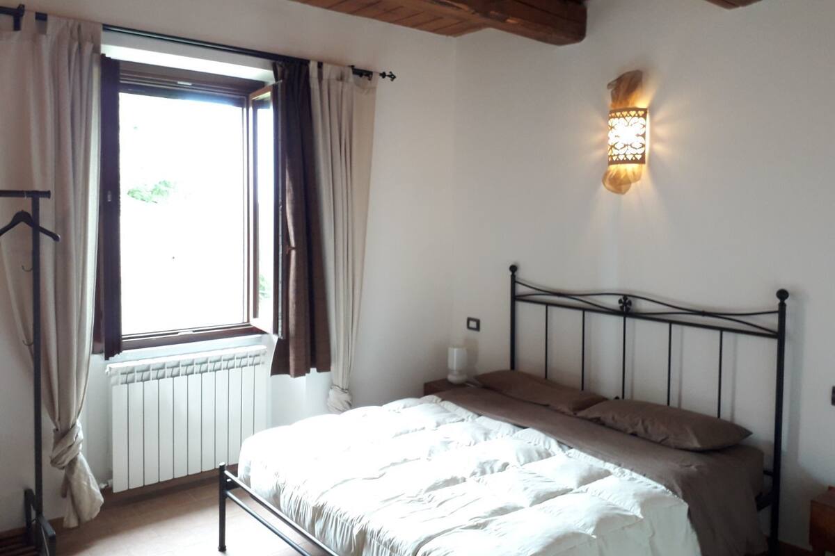 Desk, WiFi (free), bed sheets