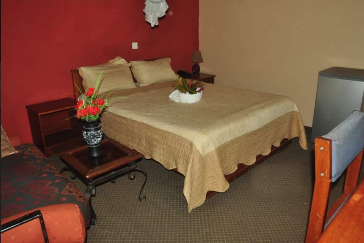 Executive Room, Executive Level | Desk, iron/ironing board, WiFi (free), bed sheets