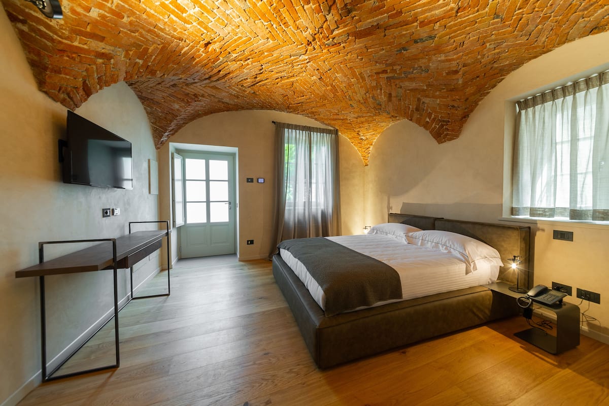 family suite, 2 bedrooms | 2 bedrooms, premium bedding, minibar, in-room safe