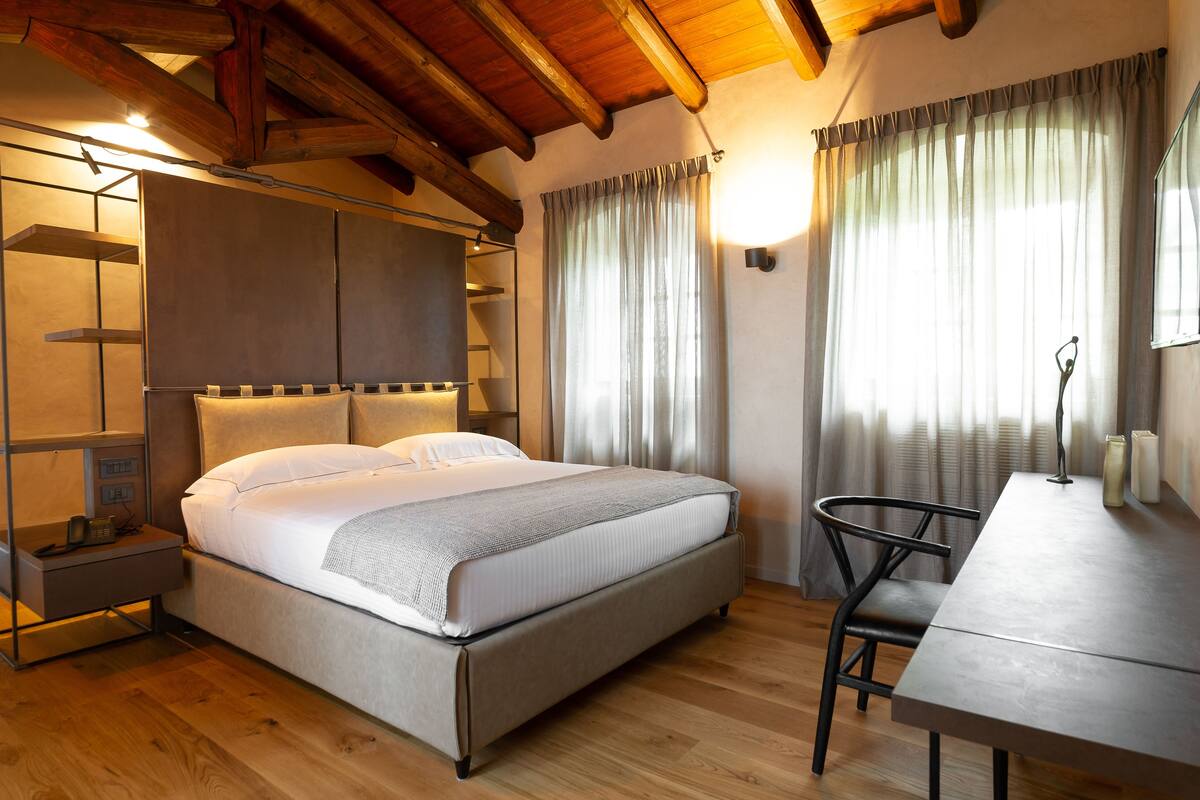 Suite | Premium bedding, minibar, in-room safe, desk