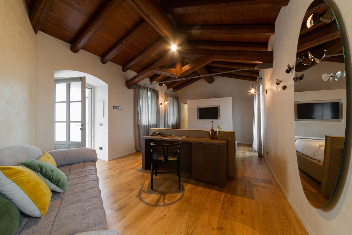 deluxe double or twin room | 2 bedrooms, premium bedding, minibar, in-room safe