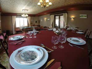 Der serveres aftensmad