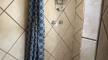 Comfort House, 3 Bedrooms | Pancuran Bilik Mandi