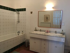 Free toiletries, hair dryer, towels - Les Asphodeles (Saint-Hippolyte-du-Fort)