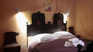 Appartamento Classic, 1 camera da letto, patio, al piano terra | 1 camera, biancheria da letto di alta qualità, una scrivania