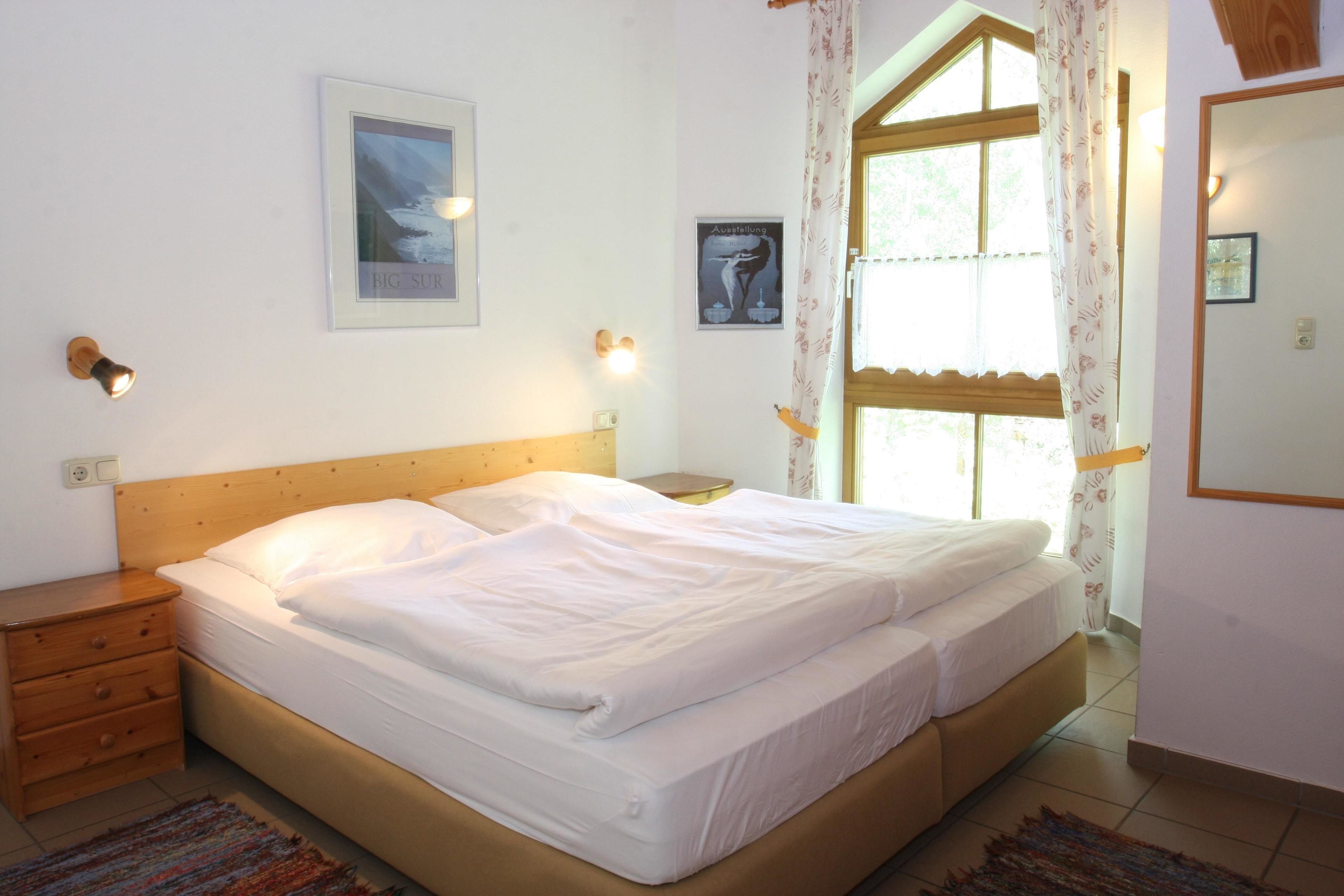 Premium bedding, iron/ironing board, free WiFi, bed sheets