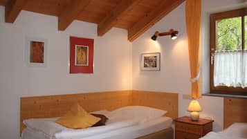 Premium bedding, iron/ironing board, free WiFi, bed sheets